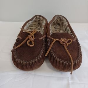 MINNETONKA women's cally slip-on  moccasins size 9 Brown suede leather